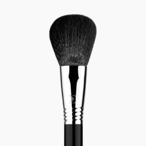 Sigma - F30 LARGE POWDER BRUSH - BLACK/CHROME